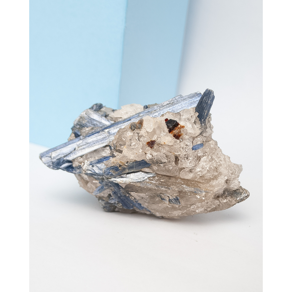 Pierre Cyanite Bleue Brute 380 Grammes Environ.