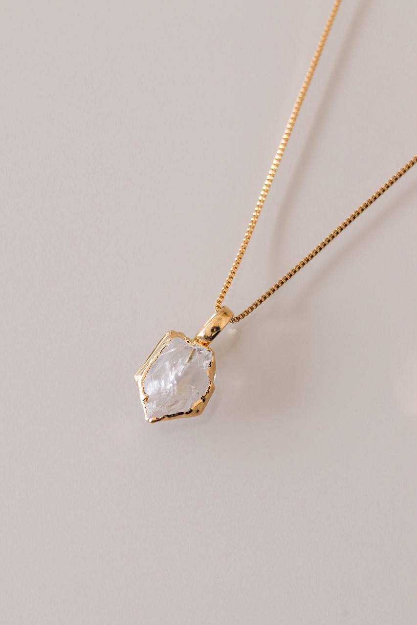 Collar Detalles Cristal de Cuarzo Baño Oro 18k
