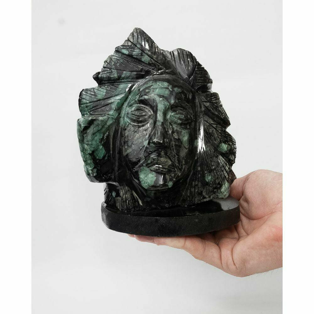 Sculpture Indien en Canga d'Émeraude Extra 1,690 grammes environ.