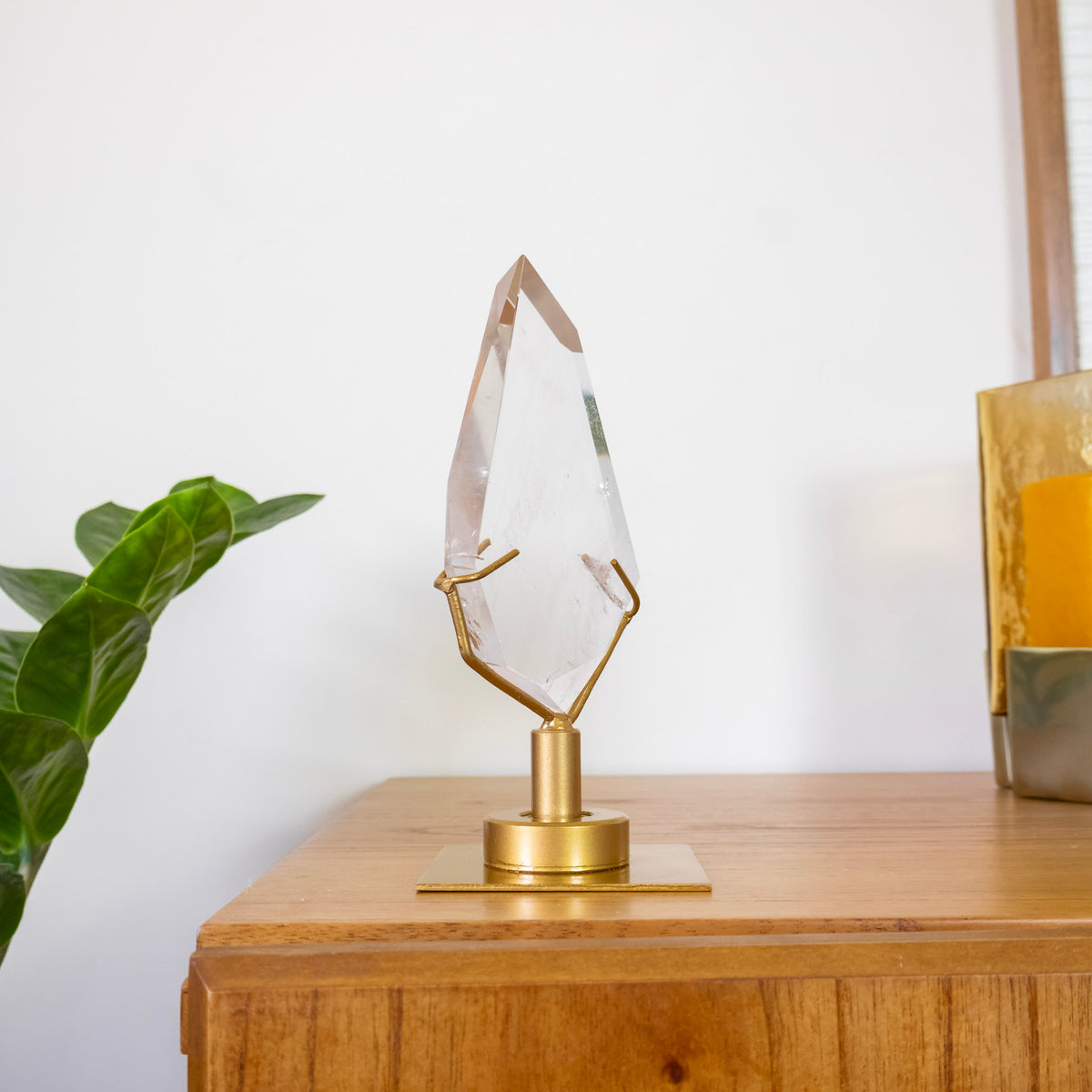 Cristal de Quartzo Hialino Polido em Forma Livre Base Metal Dourado Girátoria
