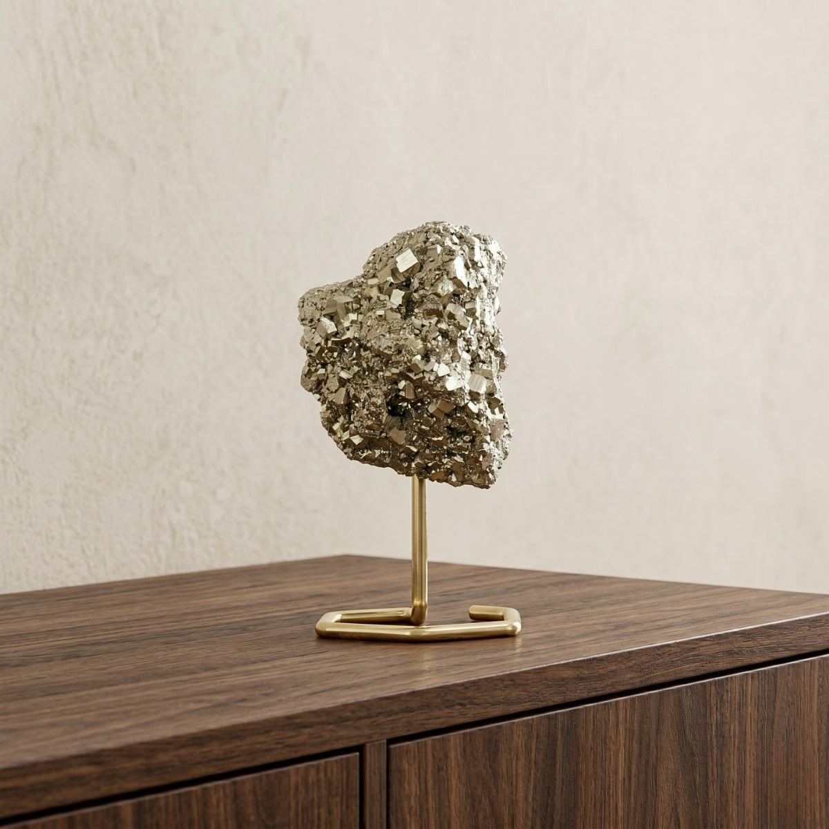 Pedra Pirita Bruta na Base Metal Banho Ouro 300 a 400 gramas