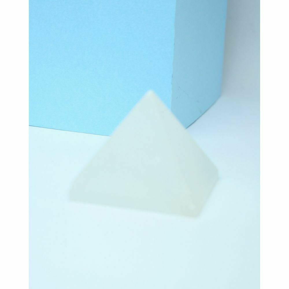 Pyramide Pierre Sélénite Blanche 60 à 70 Grammes