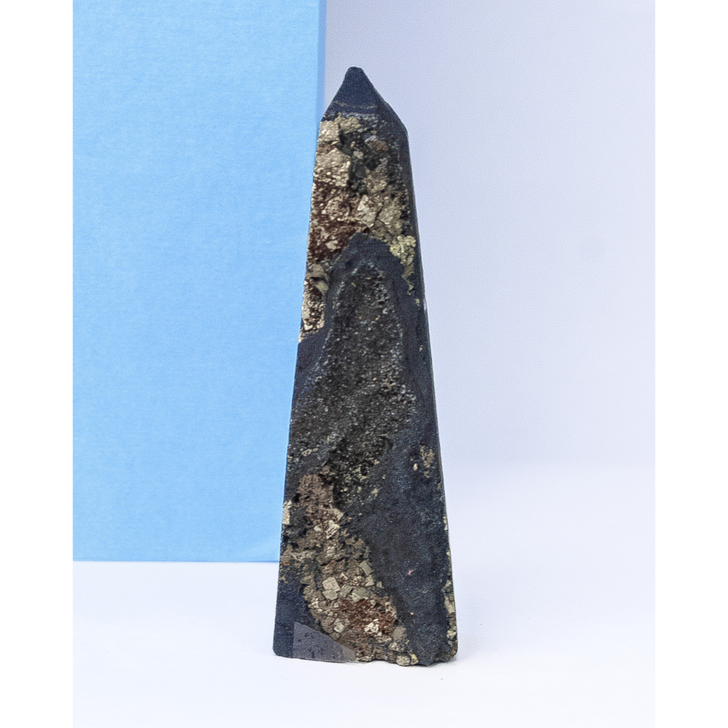 Obélisque Pierre Shungite - Shungite avec Inclusion de Pyrite 70 à 80 Grammes