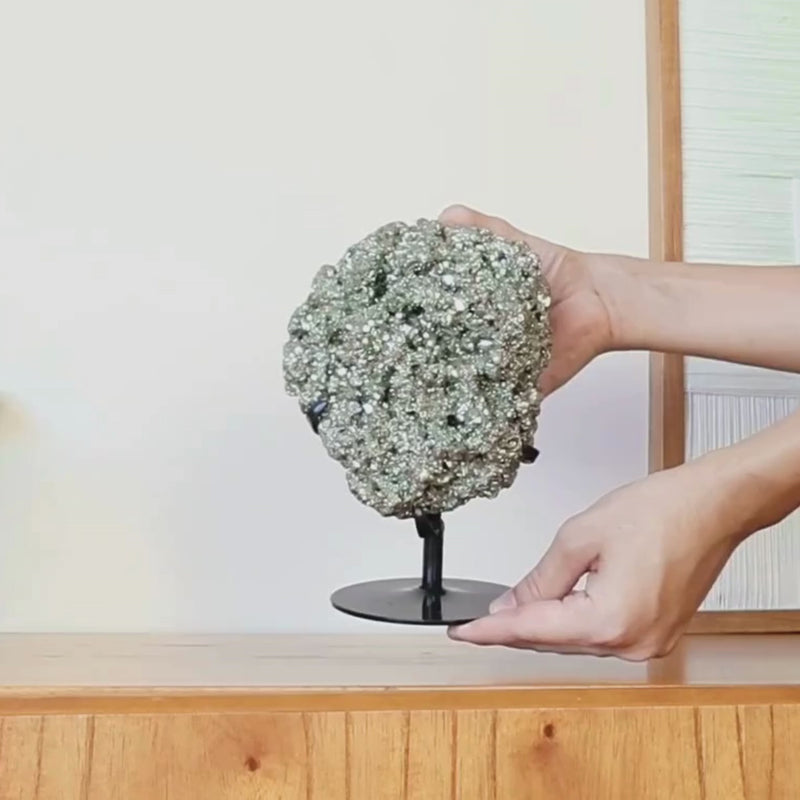 Pedra Pirita Cristalizada na Base Metal 2,413 kg